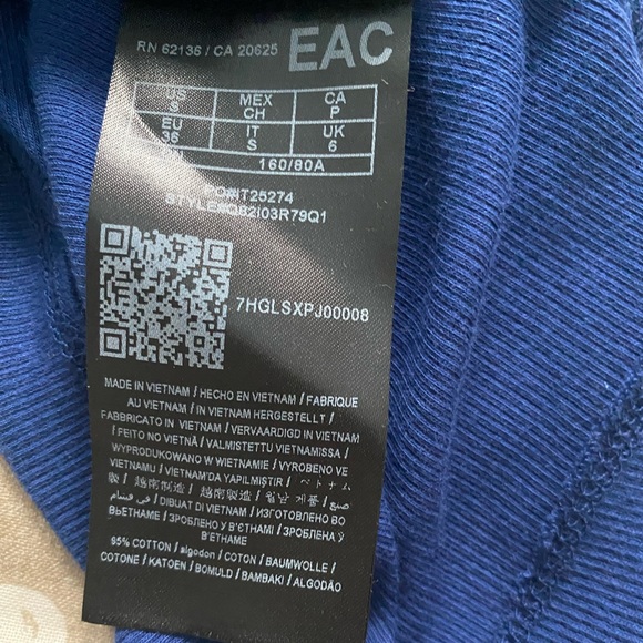 Guess half zipper tops - Picture 7 of 8